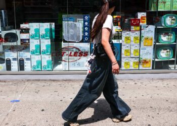 U.S. Consumer Confidence Plunges to Lowest in 12 Years