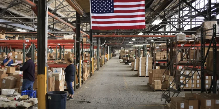 US Business Activity Shows Mixed Signals in January